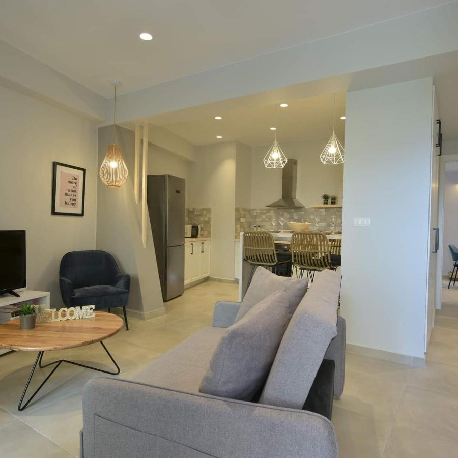 M&E House Apartment อายิโอสนิโกลาโอส ภายนอก รูปภาพ
