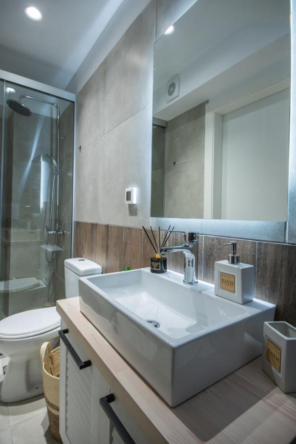 M&E House Apartment อายิโอสนิโกลาโอส ภายนอก รูปภาพ